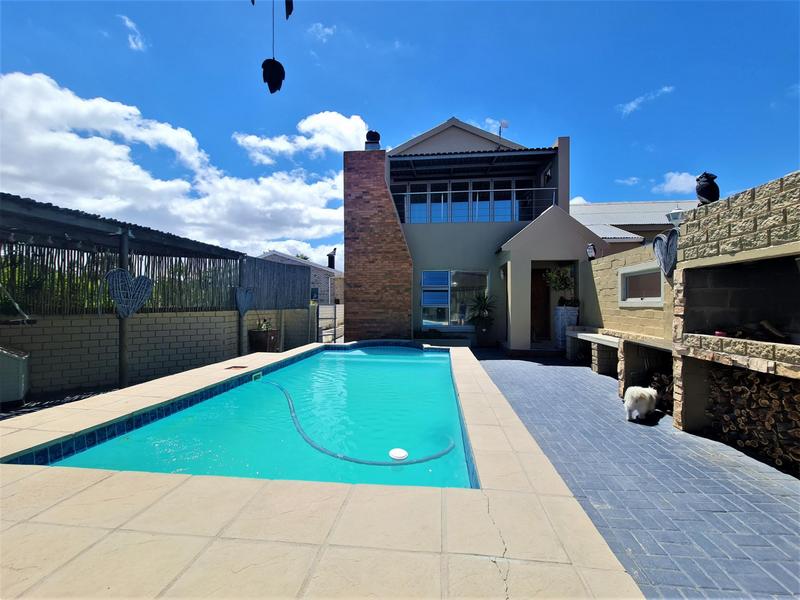 4 Bedroom Property for Sale in Myburgh Park Western Cape